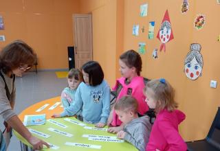 В Искровском доме культуры. В стране Толерантность