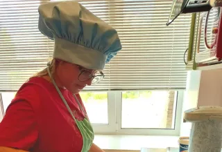 Землю красит солнце, а человека - труд