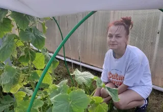 Землю красит солнце, а человека - труд